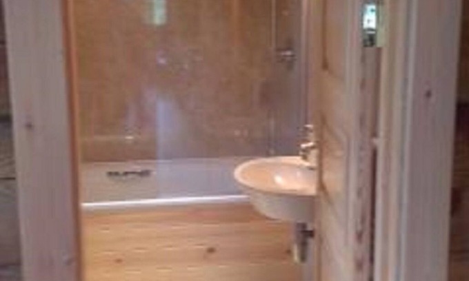 Fort William Cabin | Chalet Rus. Luxury log cabin with all your creature comforts.