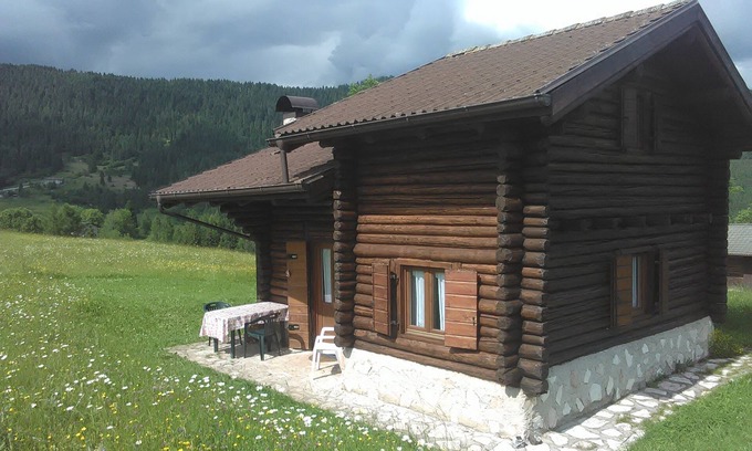 Castello Tesino Ski Chalet | Chalet surrounded by greenery near MTB routes