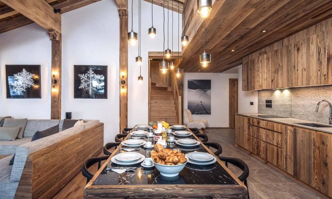 Le Fornet Ski Chalet | Chalet, terrace, fireplace or stove, ski locker, 150m², Val d'Isère