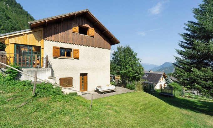 Montricher-le-Bochet Ski Chalet | Chalet 'Vernay' with Mountain View, Private Terrace and Air Conditioning