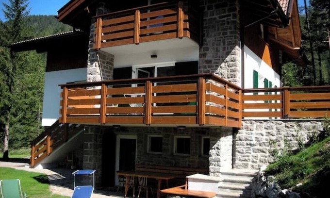 Tesero Ski Chalet | CHALET VILLA BIANCA FIEMME VALLEY two apartments