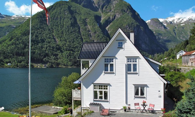 Balestrand Ski Chalet | Chalet Villa Esefjord by Interhome