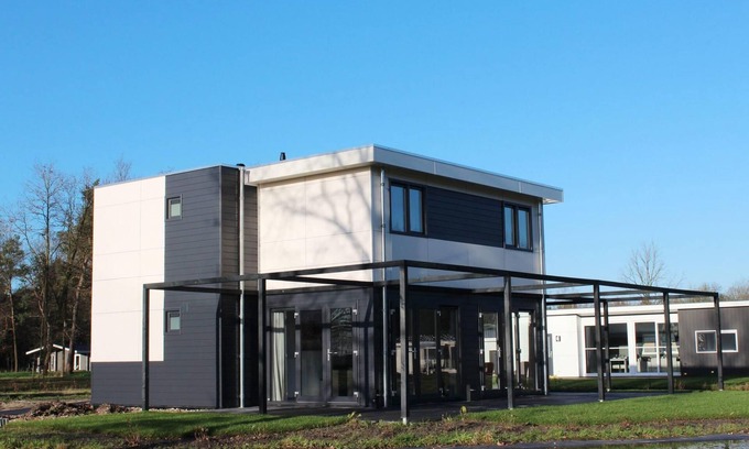 Municipality of Hellevoetsluis House | Chalet with 5 bedrooms and 3 bathrooms