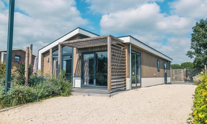Linden House | Chalet with bedrooms and furnished garden
