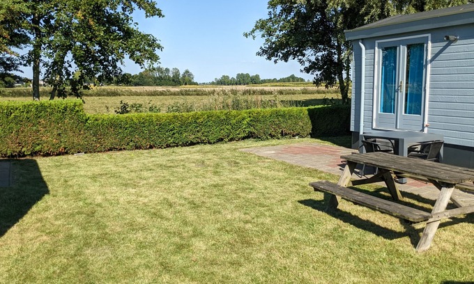 Menaldum Ski Chalet | Chalet with garden, views, wifi, Leeuwarden Franeker Harlingen
