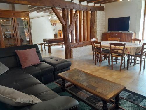 Pellevoisin Villa | Chaleureuse longère familiale 3 étoiles