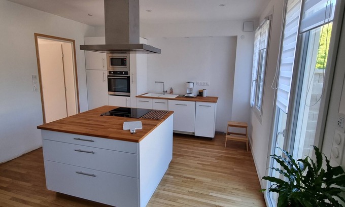 Chalons-en-Champagne House | Châlons : Cocooning stay with Balneo, Garden and Garage