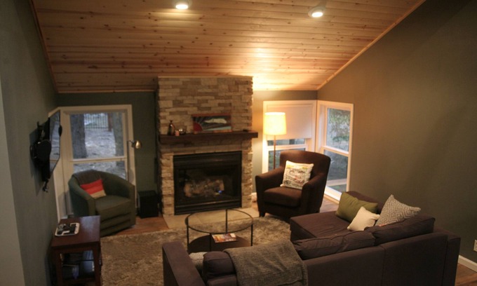 Chamberlands Cabin | Chamberlands Cabin, Private Beach, Bar, Restaurant