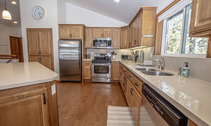McKinney Estates House | Chamberlands Hideaway: 3 bedrooms, great amenities