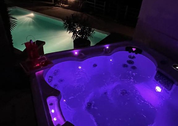 Saint-Rome-de-Tarn Bed & Breakfast | Chambre au calme avec spa privatif gratuit sud aveyron les palmiers des causses