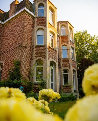 Saint-Pierre-Brouck Bed & Breakfast | Chambre au Château de St-Pierre-Brouck