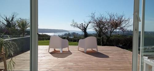 Hanvec House | Chambre avec terrasse privative et vue mer
