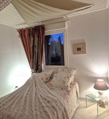 Monthureux-sur-Saone Bed & Breakfast | Chambre d'hôtes de charme avec piscine terrasse et vue sur les prairies