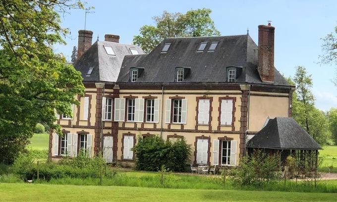 Ambenay Bed & Breakfast | chambre d'hôte château de transières