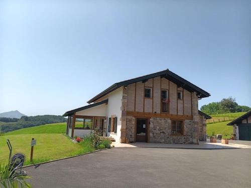 Ainhoa Bed & Breakfast | Chambre d'Hôte Goitik Ikusita