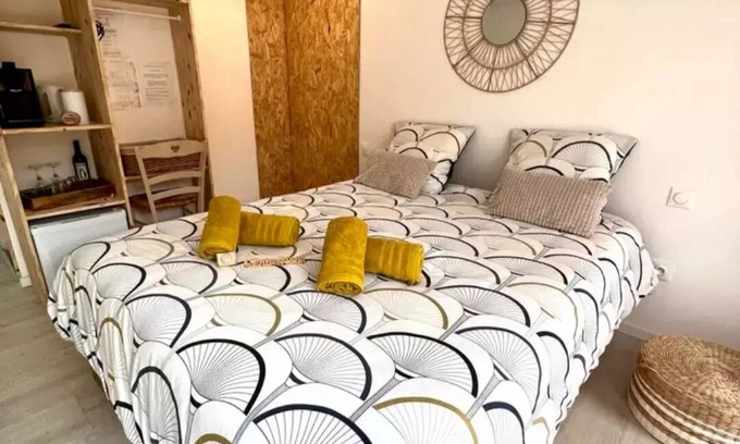 Carcassonne Bed & Breakfast | Chambre D'hôtes 2pers. Spa Privé, Piscine, Table D'hôtes à 3 min Cité Médiévale