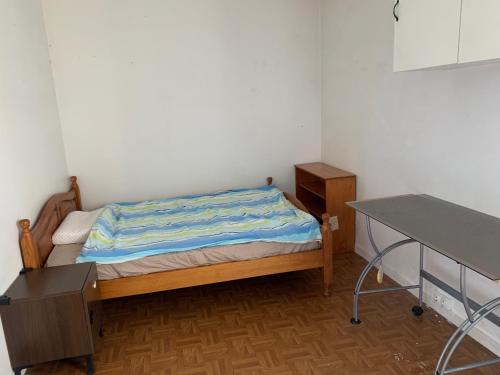 Orly Apartment | Chambre single au 4ème étage proche aéroport d'Orly