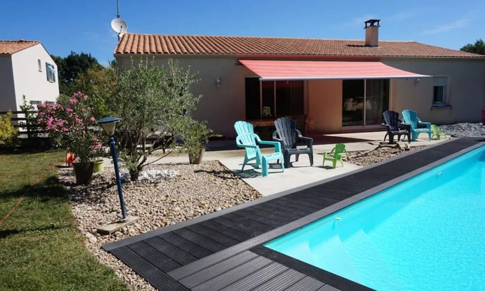 Medis House | Chambres D'hôtes, 5 min des Plages de Royan, Parc, Piscine Chauffée !