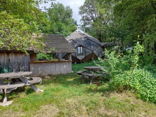 Mauzac-et-Grand-Castang Bed & Breakfast | Chambres en roulotte sur lieu atypique de ressourcement
