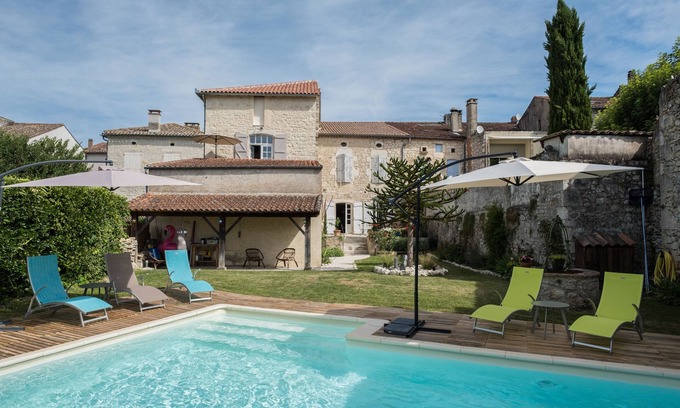 Montcuq Bed & Breakfast | Chambres d'Hôtes Maison Saint Privat