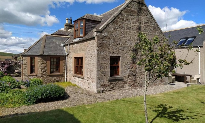 Stonehaven Bed & Breakfast | Chapel Of Barras Farm Bed & Breakfast