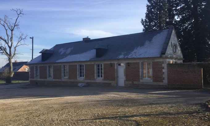 Courcelles-sous-Moyencourt Cottage | Character house within the castle grounds with discovery of llamas