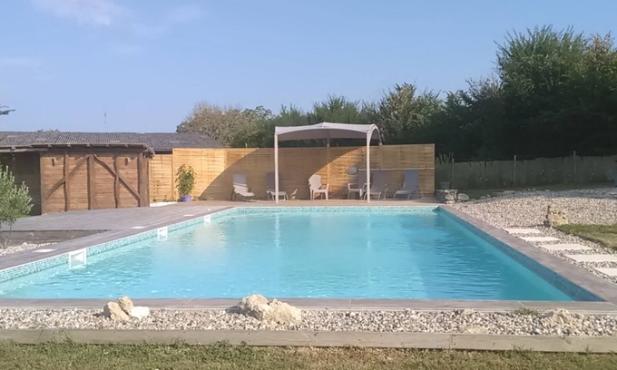 Sainte-Colombe-de-Duras House | Character 18C House with 12 x 6m private pool