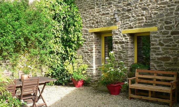 Saint-Helen Cottage | Character cottage between Dinan and St Malo. Quiet, close to tourist sites