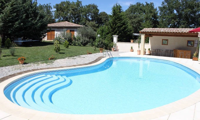 Saint-Marcel-de-Careiret Cottage | Character house in the countryside with swimming pool in St Marcel de careiret