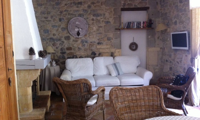 Boulbon House | Character house at the foot of the castle. Shaded terrace