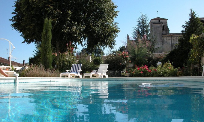 Villars-en-Pons House | Character house, air-conditioned, heated pool, fenced garden with trees.