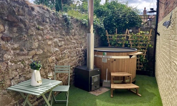 Richmond House | Characterful Home With Hot Tub In Vibrant Village!