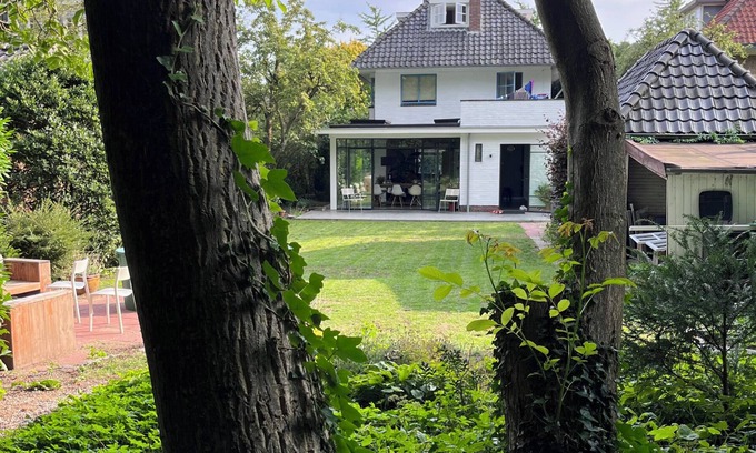 Hilversum Villa | Characteristic detached villa in Hilversum with very spacious garden.