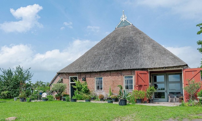 Burum Apartment | Characteristic headlong hull farm with thatched cover