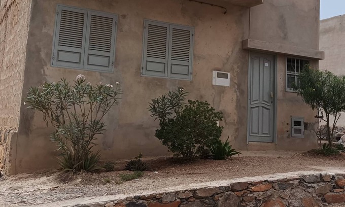 Rabil House | Characteristic old country house in the middle of the desert