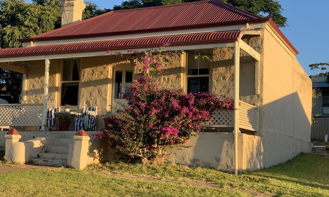 Penneshaw Cottage | “Charlie Bates Cottage”