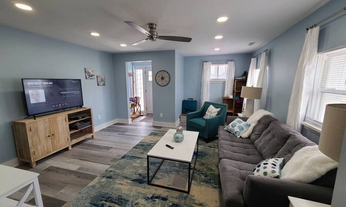 New Baltimore Apartment | "Charlie's by the Bay" Unit 1