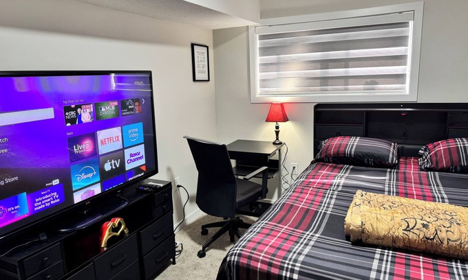 Beaumont House | Charm Private Room in Beaumont near YEG Airport/Shared Bathroom/Shared Kitchen