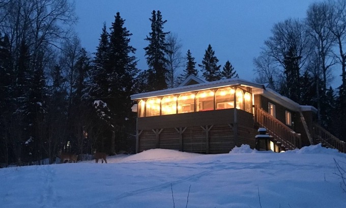 Saint-Michel-des-Saints Ski Chalet | Charmant Chalet au Lac Taureau Idéal Pour Motoneiges ou Bateau. Quai Privé