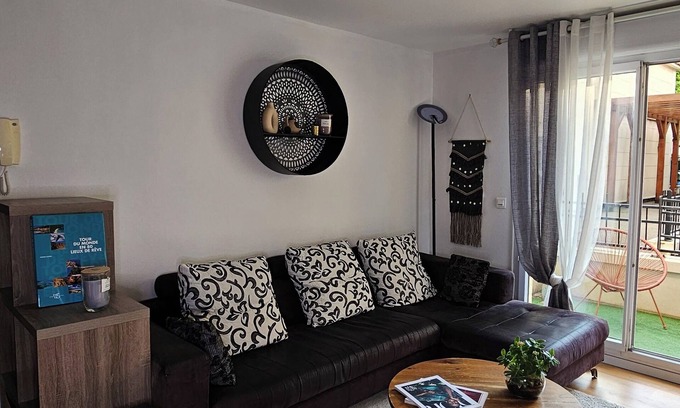 Bondy Apartment | Charmant Duplex 3P Avec Terrasse à 20 Minutes du Stade de France