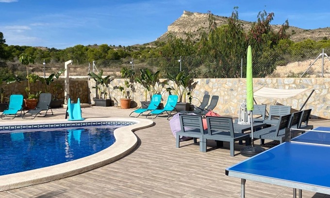 Hoya de los Patos Villa | Charmante Villa Avec Piscine en Bord de Montage et Proche de la Plage