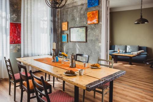 Nordliche Muhlenvorstadt Apartment | Charmanter Altbau zwischen Altstadt und Klinikum mit Parkplatz