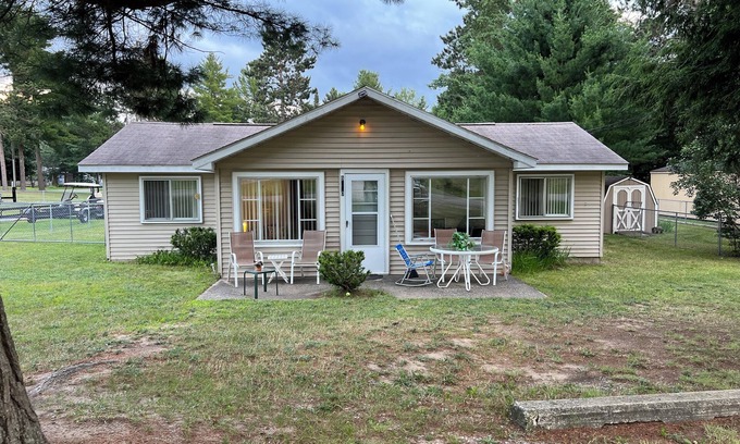 St. Helen House | Charming 1-bedroom 1/2 house in soothing St Helen Hideaway with WiFi