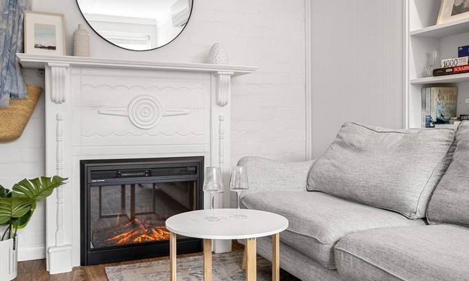 St Kilda West Apartment | Charming 1-Bed with Fireplace by the Beach