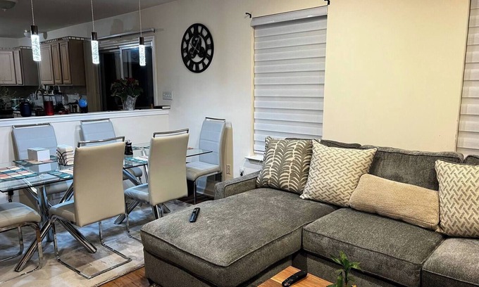 Somerset House | Charming 1-bedroom house in Franklin Township near Saint Peter’s Hos Rutgers U