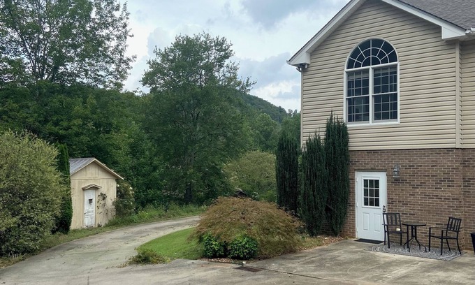 Moravian Falls Apartment | Charming 1 bed 1 bath apartment on 6 acre aspiring homestead in Moravian Falls