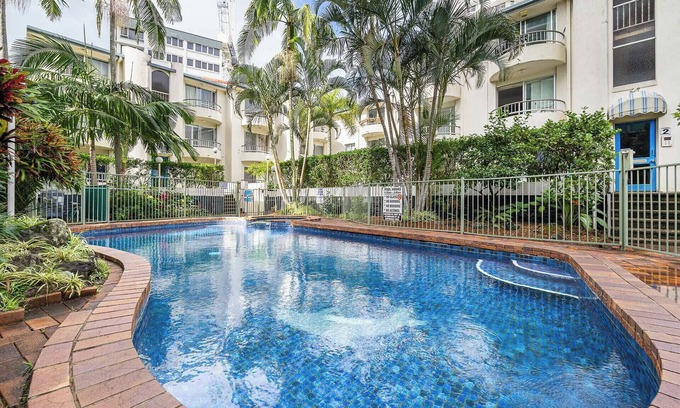 Burleigh Heads Apartment | Charming 1-Bed with pool & close to the beach!