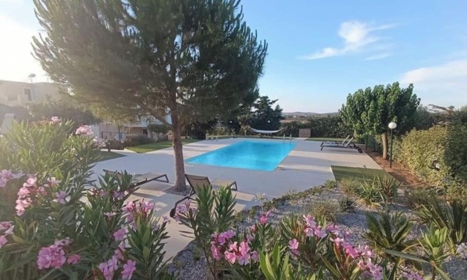 Markopoulon Apartment | Charming 1-bedroom apartment with pool in a cottage in Markopoulo