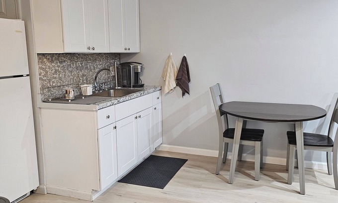 Kings Park Apartment | Charming 1-bedroom apartment in fabulous Kings Park with WiFi, AC