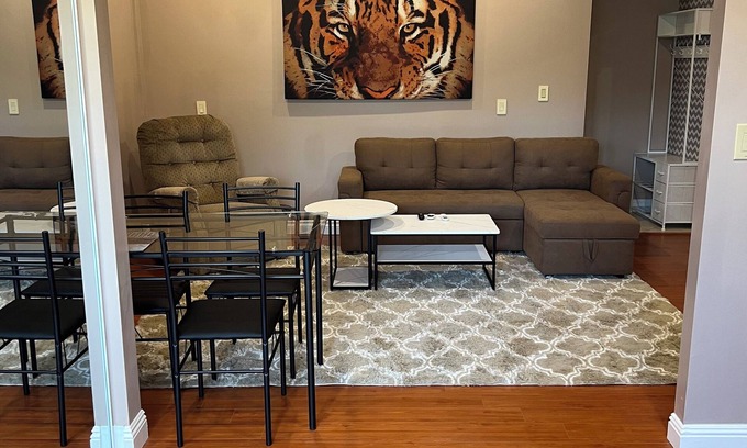 Calabasas Apartment | Charming 1-bedroom apartment with AC, WiFi in brilliant Calabasas
